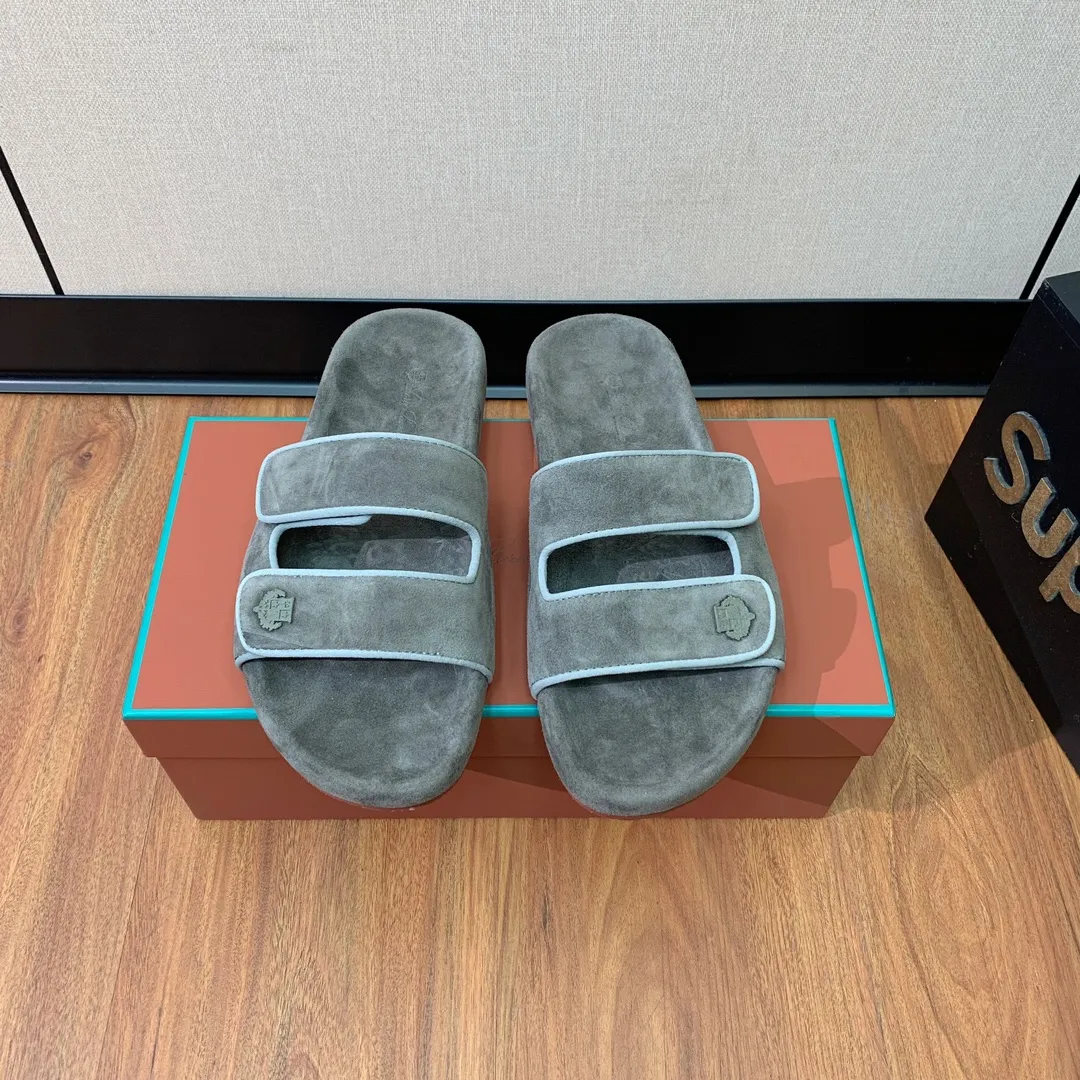 【LP】P:600💰 Size: 39-46 (45.46 can be customized) 【Loro Piana】LP men's slippers. Italian top cashmere is retro, elegant, low-key and luxurious. Both fashionable and practical, the leather is still of the highest quality in the entire network. The upper is silky and smooth. Wear-resistant and highly elastic beef tendon bottom. .